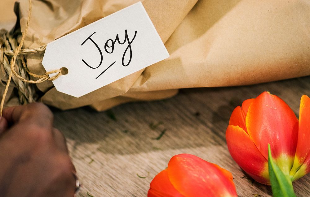 Text Joy on a tag of a flower bouquet