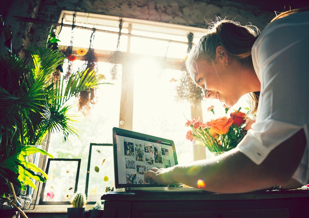 Florist promoting her e-business on social media