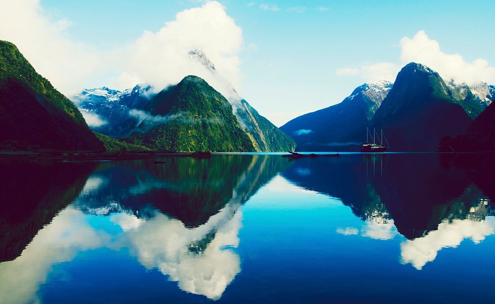 Milford Sound, Fiordland, New Zealand | Premium Photo - rawpixel