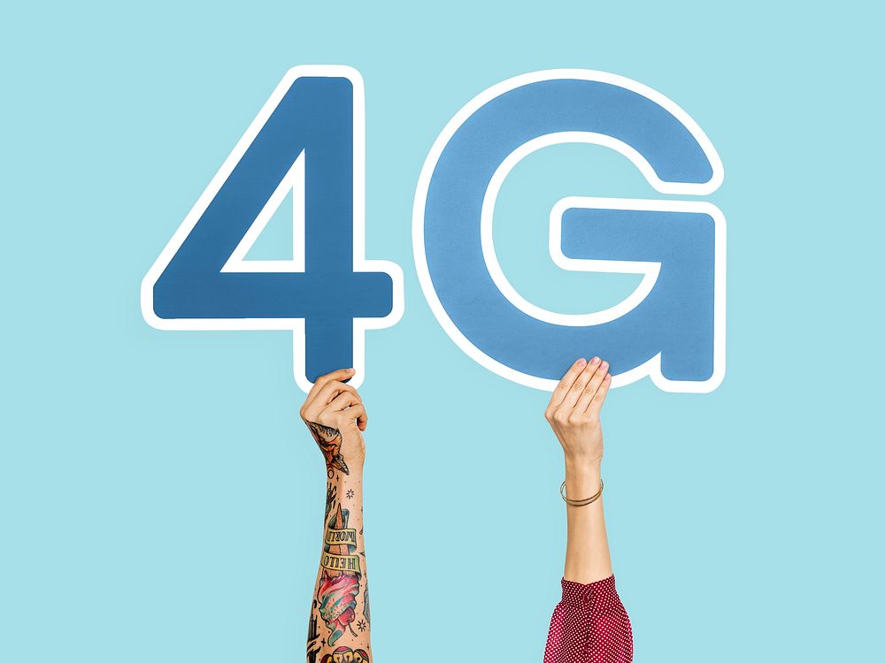 Hands holding up blue letters forming the abbreviation 4G