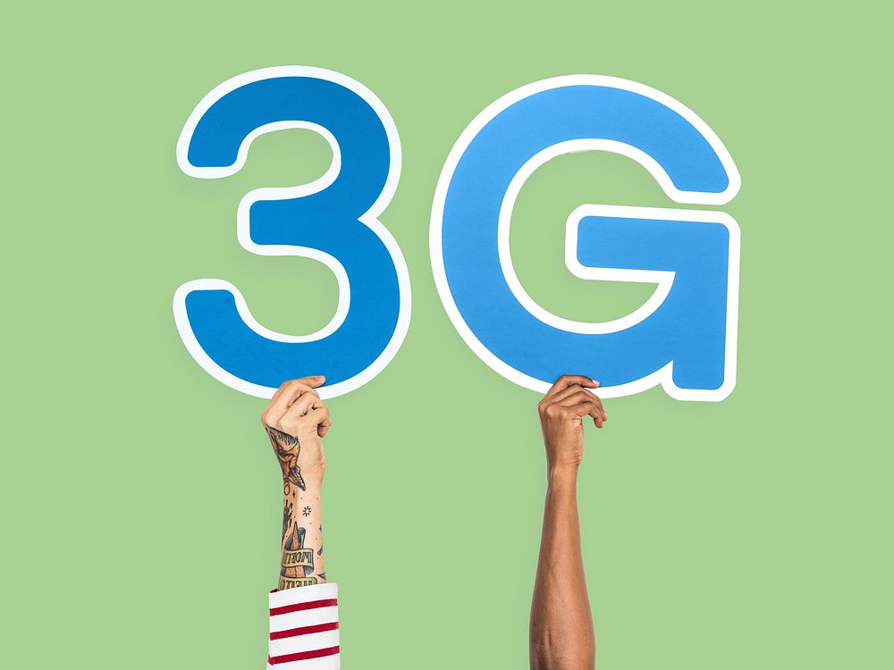 Hands holding up blue letters forming the abbreviation 3G