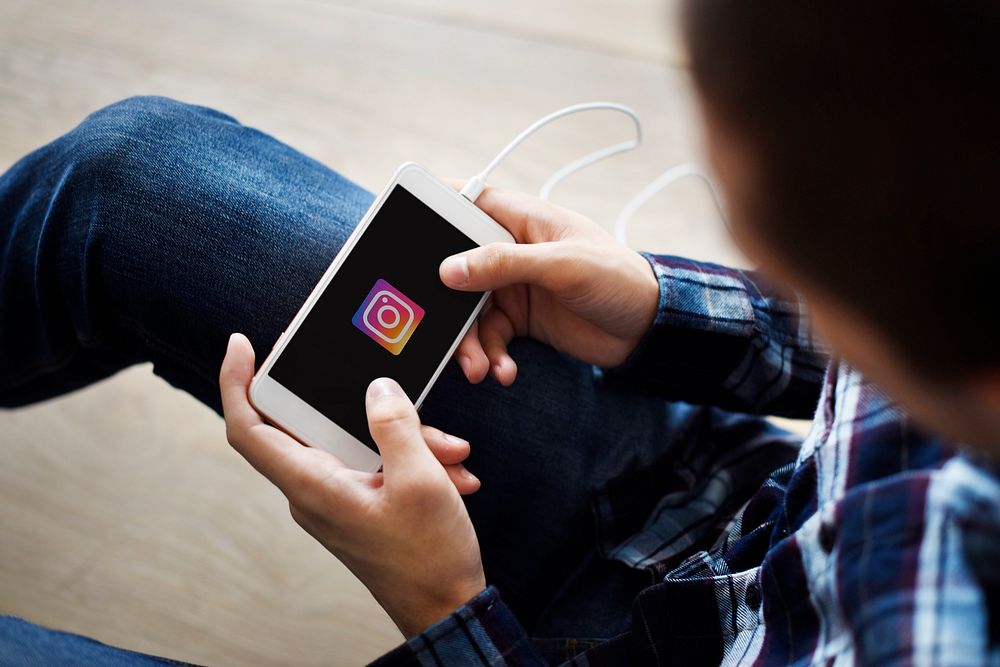 Instagram logo on a mobile phone. BANGKOK, THAILAND, 1 NOV 2018.