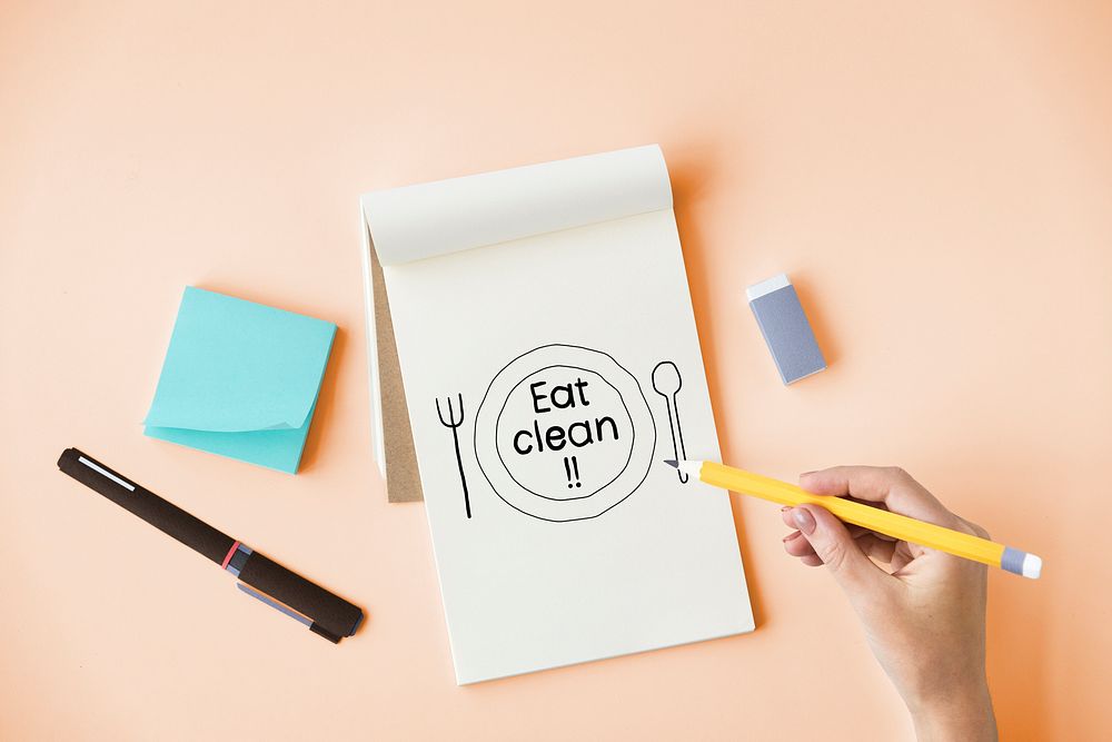 Hand writing Eat clean on a notepad