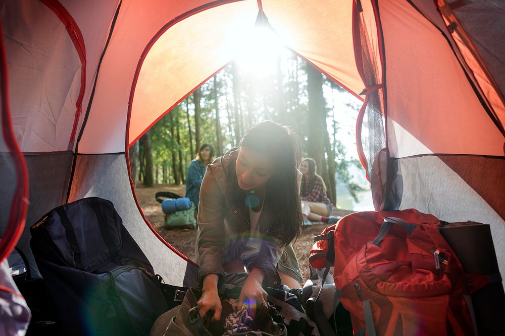 Friends camping in the forest | Photo - rawpixel