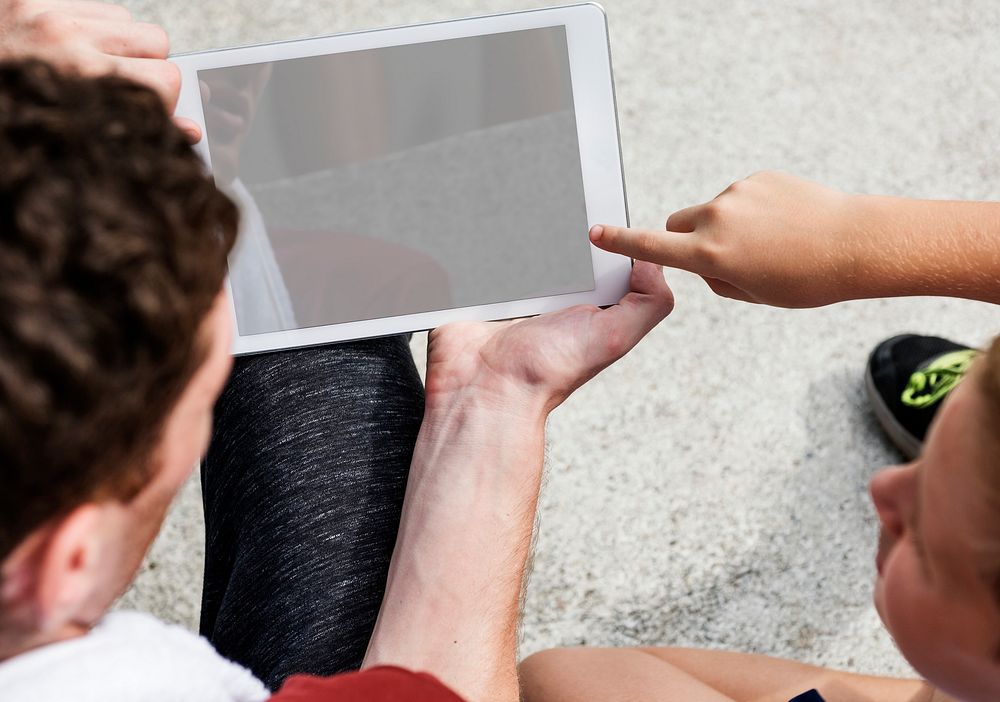 Man showing a blank tablet mockup