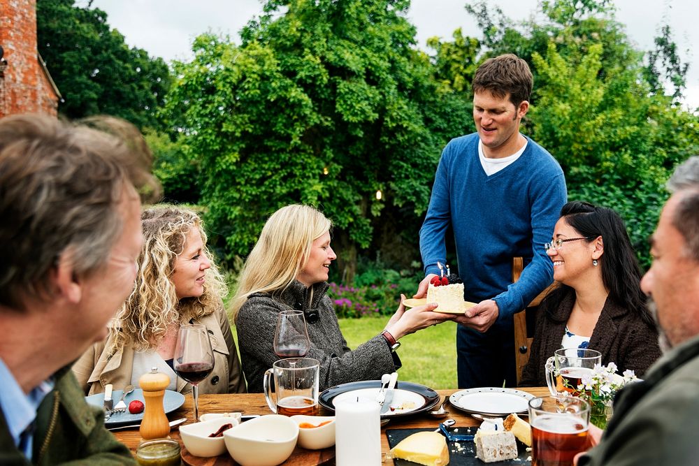 group-of-people-having-dinner-photo-rawpixel