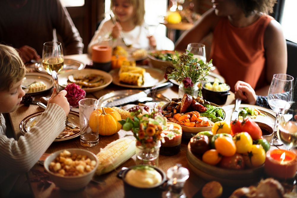 Children Eating Turkey Thanksgiving Celebration Concept