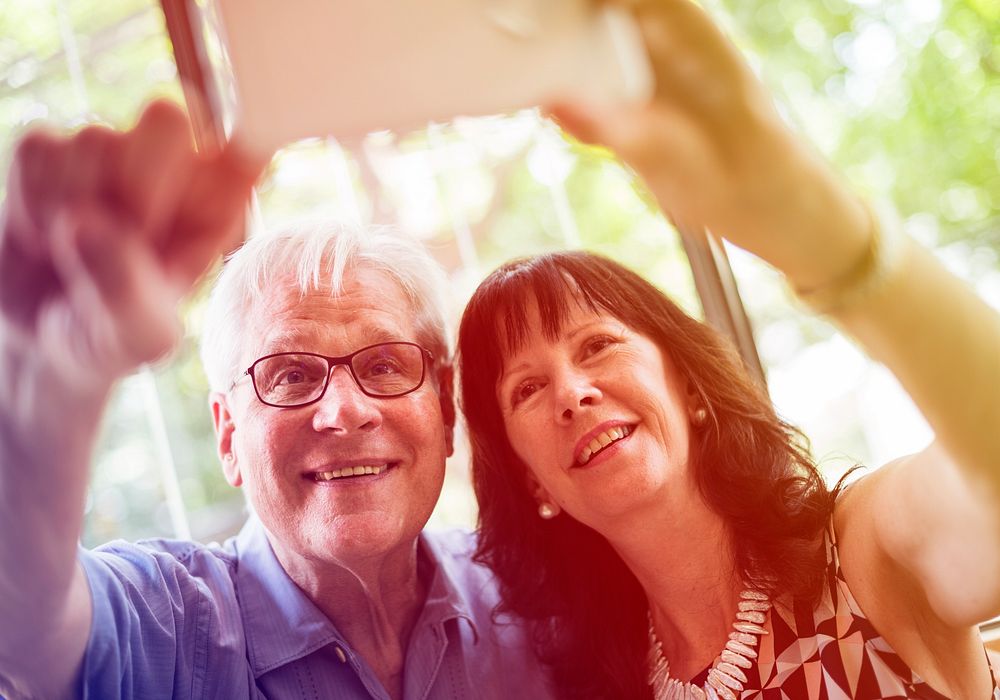 Photo Gradient Style with Mature couple taking selfie together