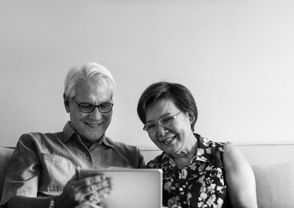 Senior Couple Use Tablet Techie