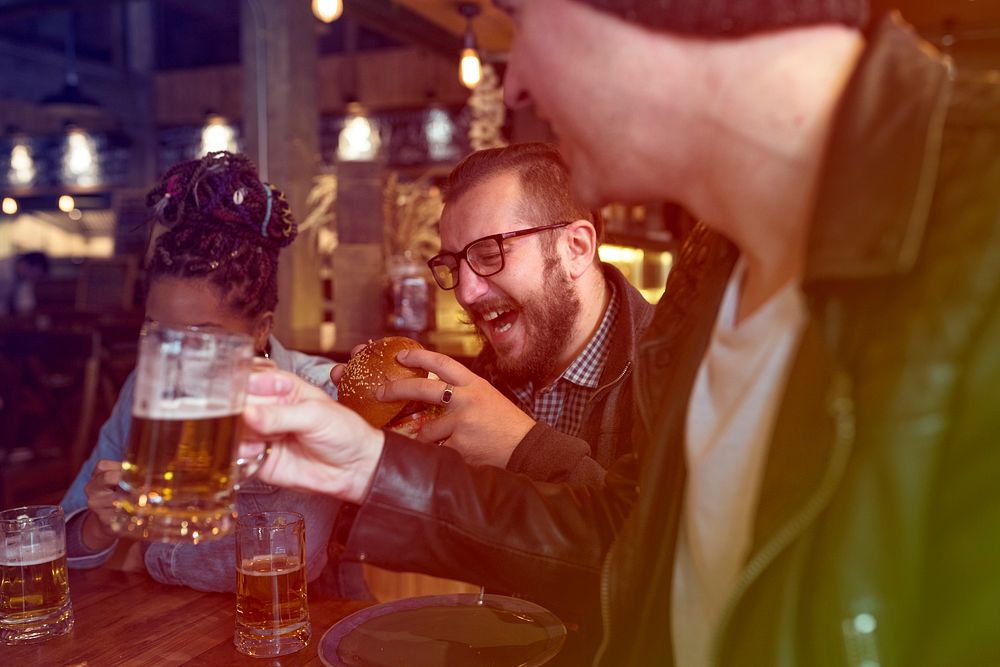 Group of friends drinking beer | Premium Photo - rawpixel