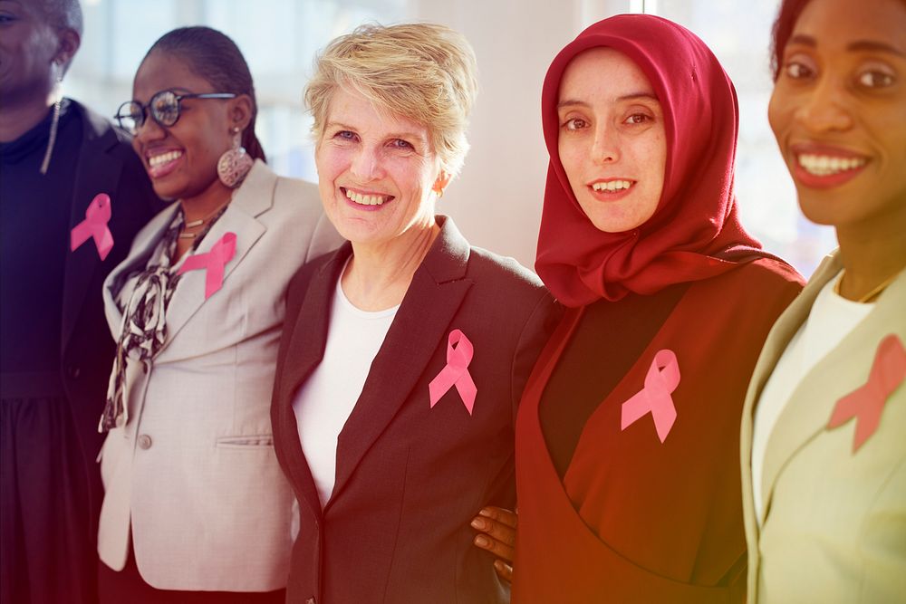 Association groupp of women with breast cancer ribbon sign