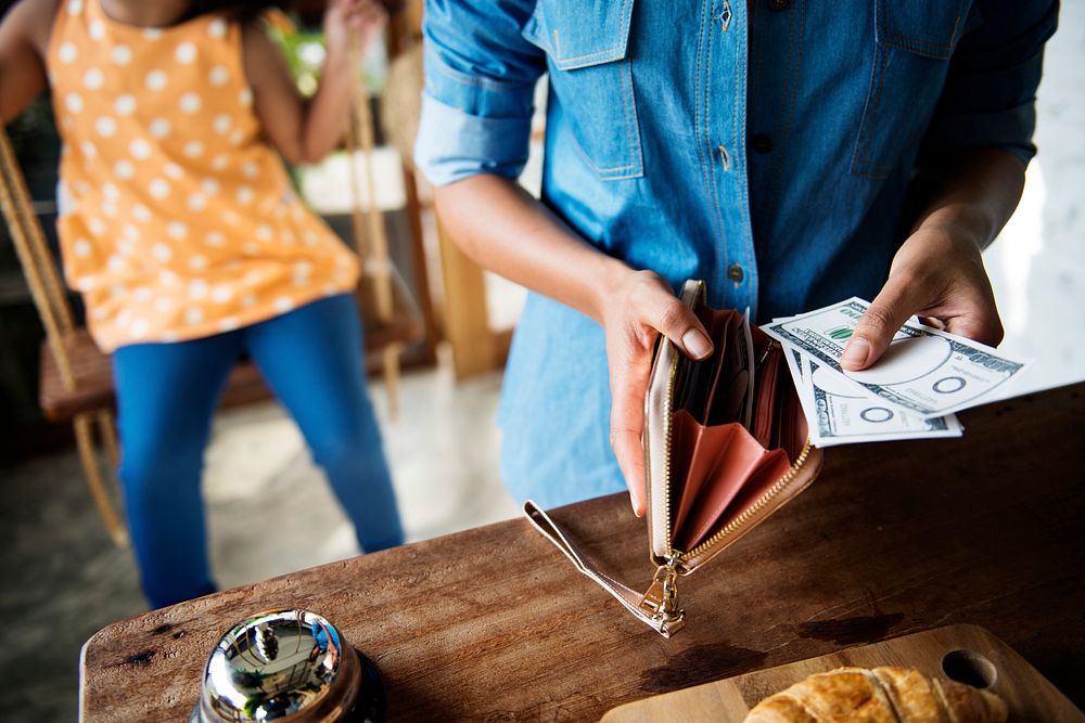 Customer pay bakery product by cash