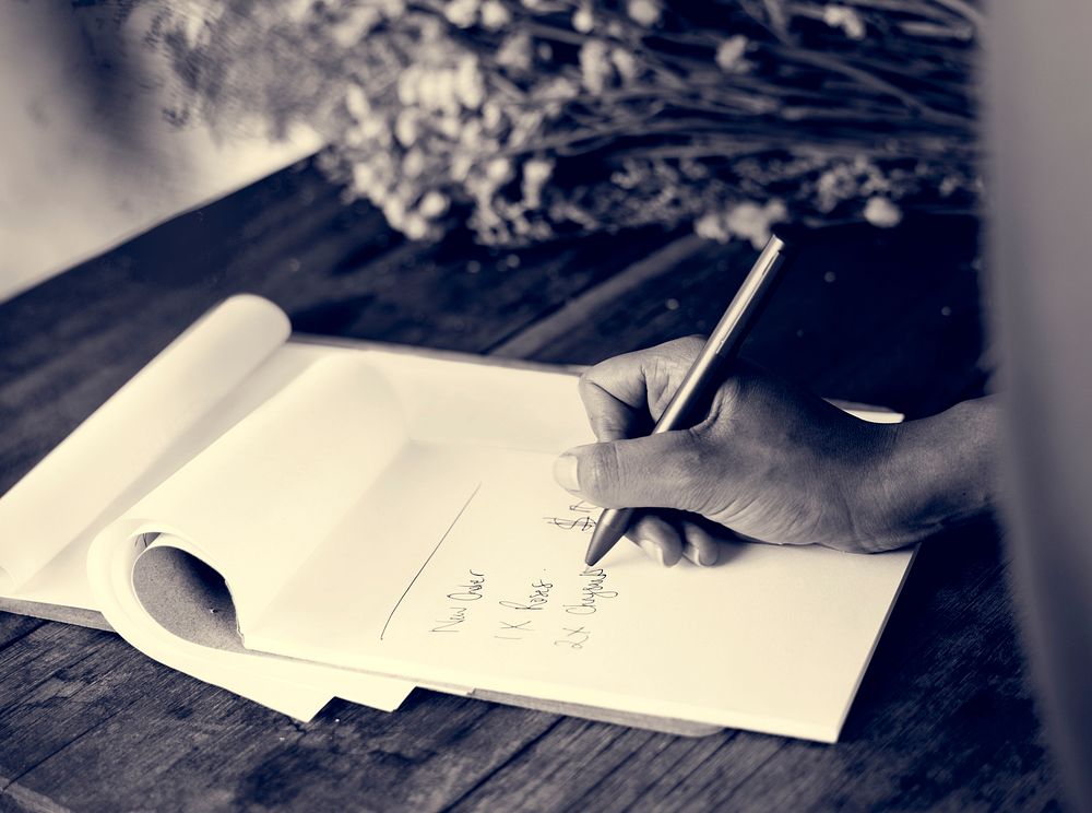 People Hand Writing Note in Flower Premium Photo rawpixel