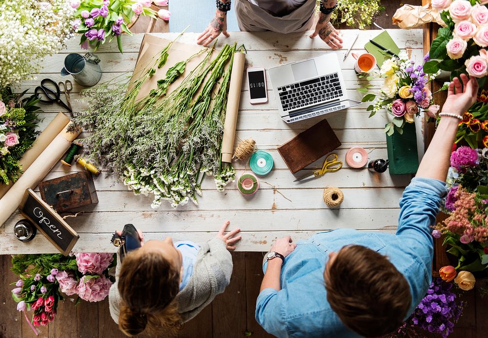 Florist job flower arrangement and | Photo - rawpixel