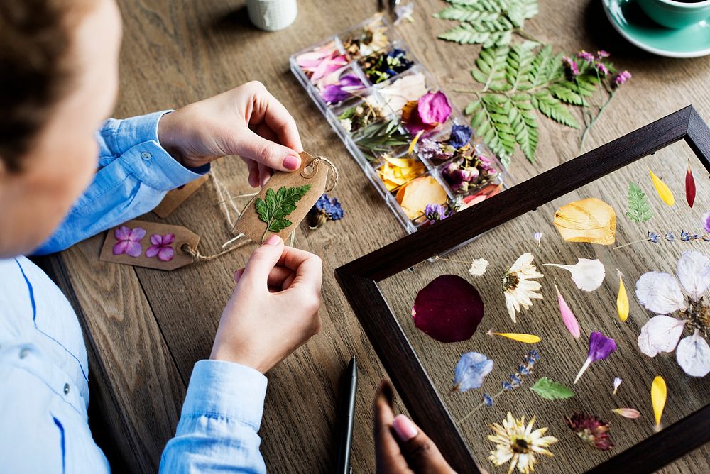 Dry flowers craft decorative on wooden table