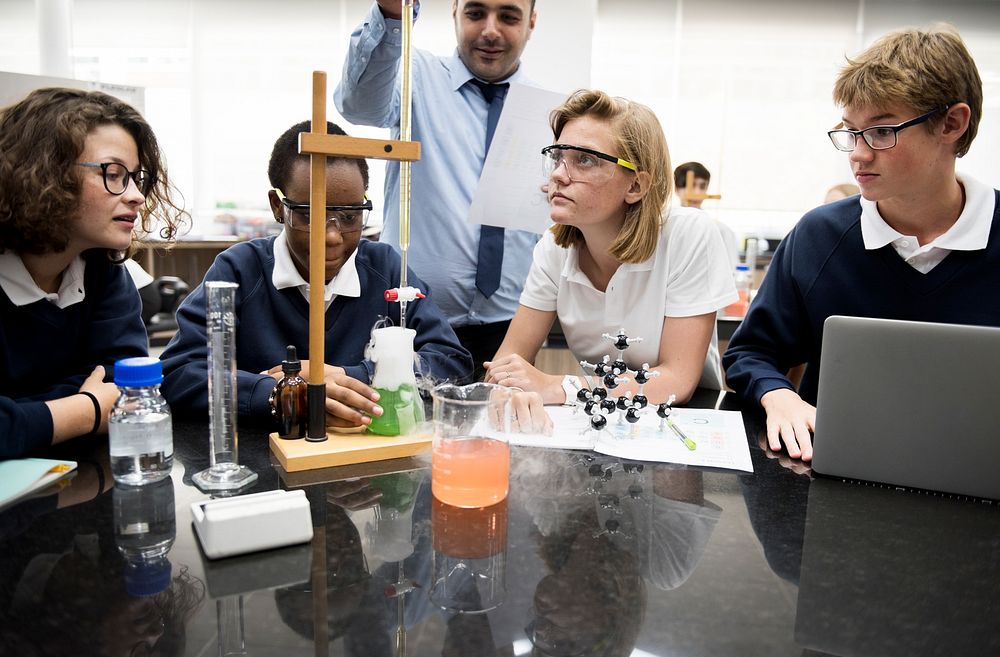 High school students studying chemistry laboratory experiment class