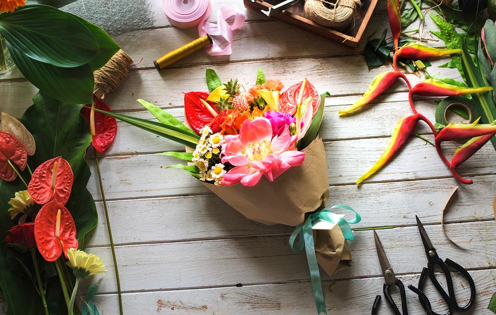 Flower bouquet decoration on wooden table
