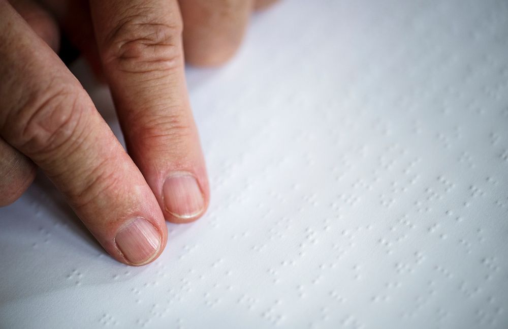 Reading braille letters