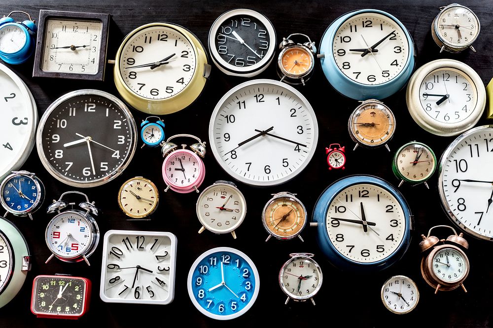 Analog retro clock time punctual tool