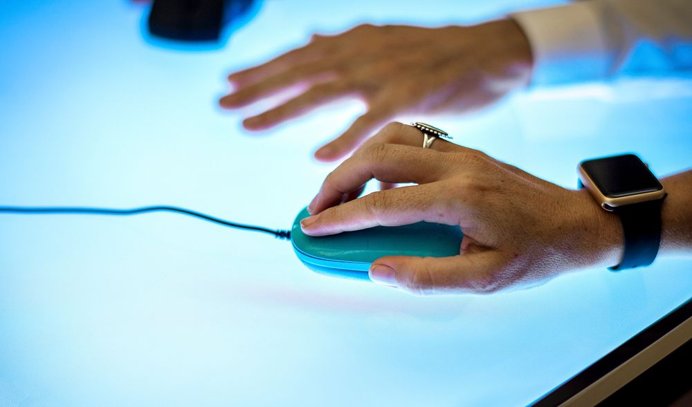 Hand holding using mouse clicking