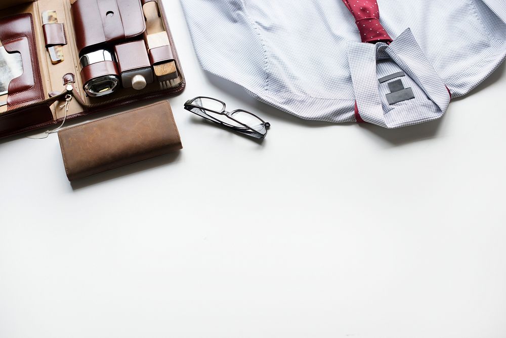 Man shaving kit leather case with shirt