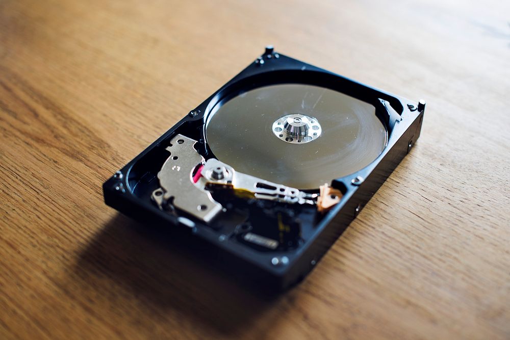 Hard disk drive archive data backup