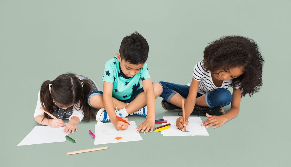 Little Children Drawing Sketching Concept | Premium Photo - rawpixel