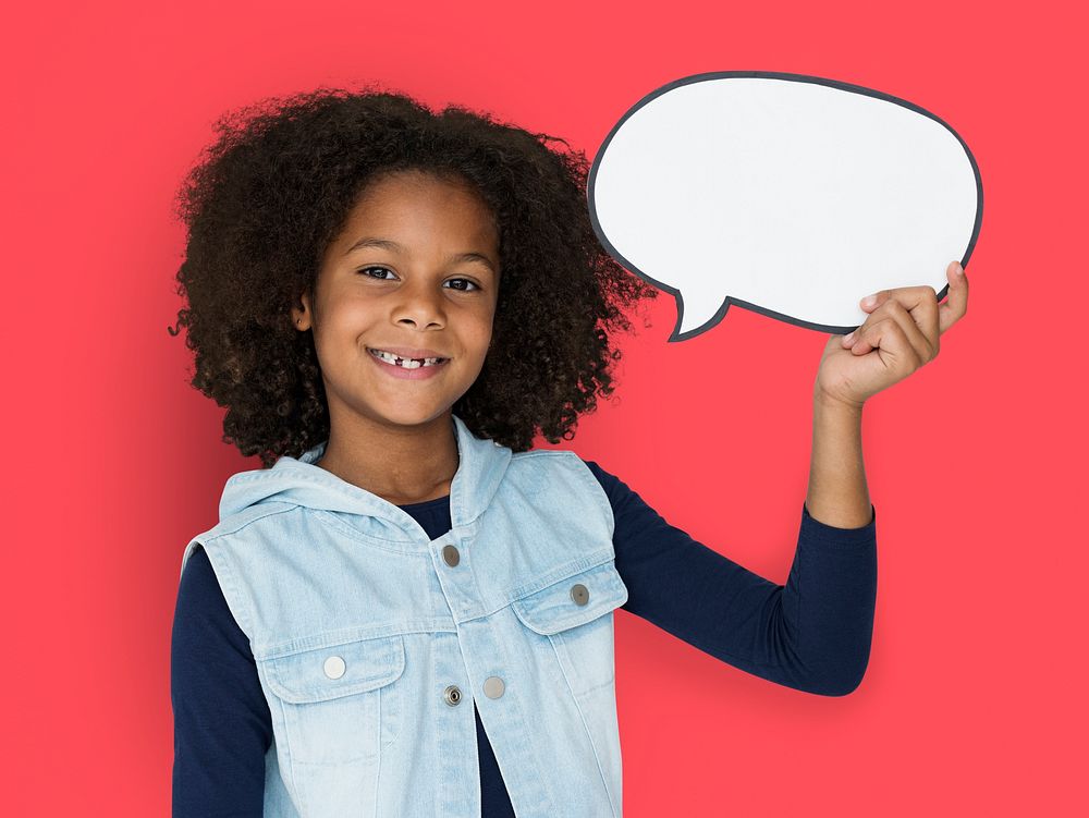 Girl holding a blank speech | Premium Photo - rawpixel