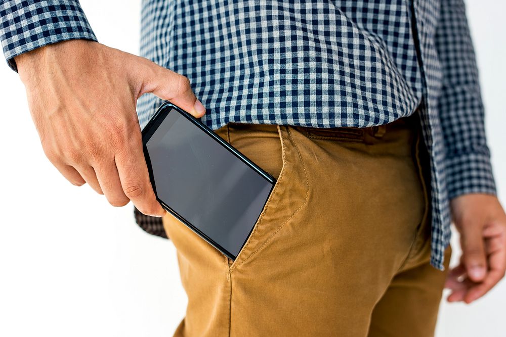 Man Tug Mobile Phone Pants Pocket