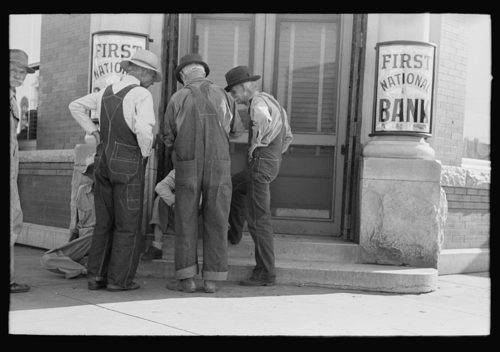 Men in front of bank, Frederick, Oklahoma by Russell Lee