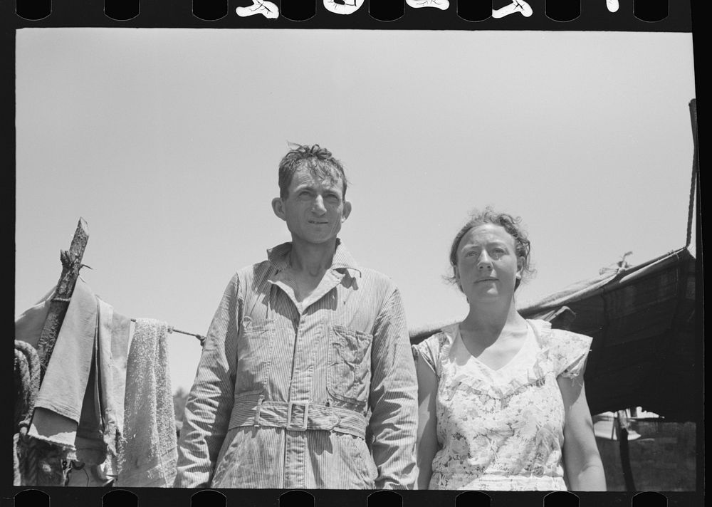 [Untitled photo, possibly related to: Migrant agricultural workers camped near Vian, Oklahoma] by Russell Lee