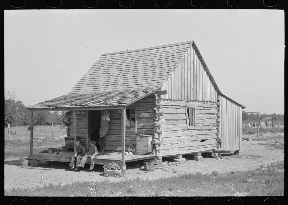 Home of white agricultural day laborers north of Sallisaw, Sequoyah County, Oklahoma by Russell Lee