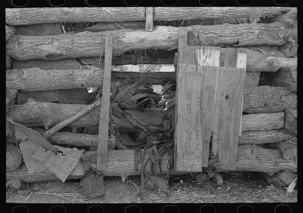 Detail of construction of shed of Indian agricultural day laborer, McIntosh County, Oklahoma by Russell Lee