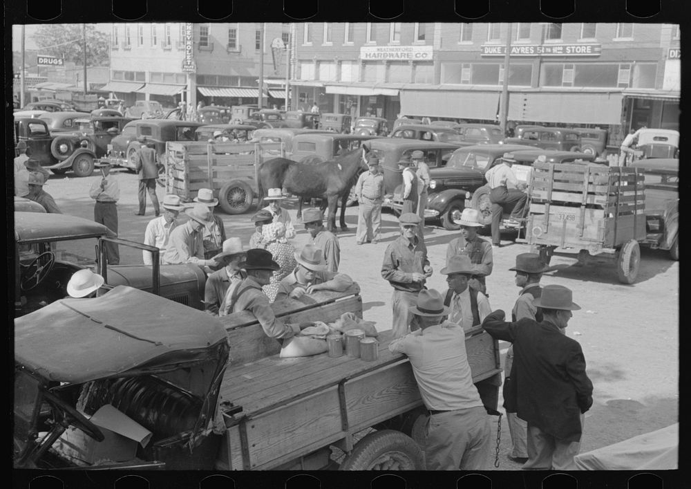 [Untitled photo, possibly related to: Farmer's market, Weatherford, Texas] by Russell Lee