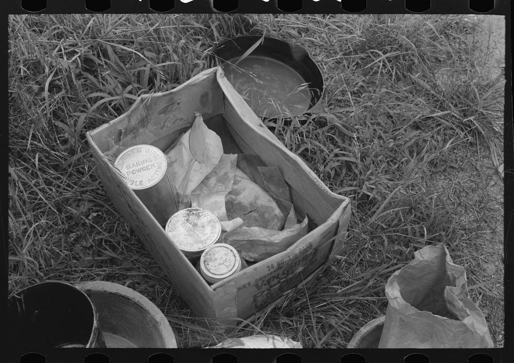 [Untitled photo, possibly related to: Victuals and frying pan of migrant family along roadside near Henrietta [i.e.…