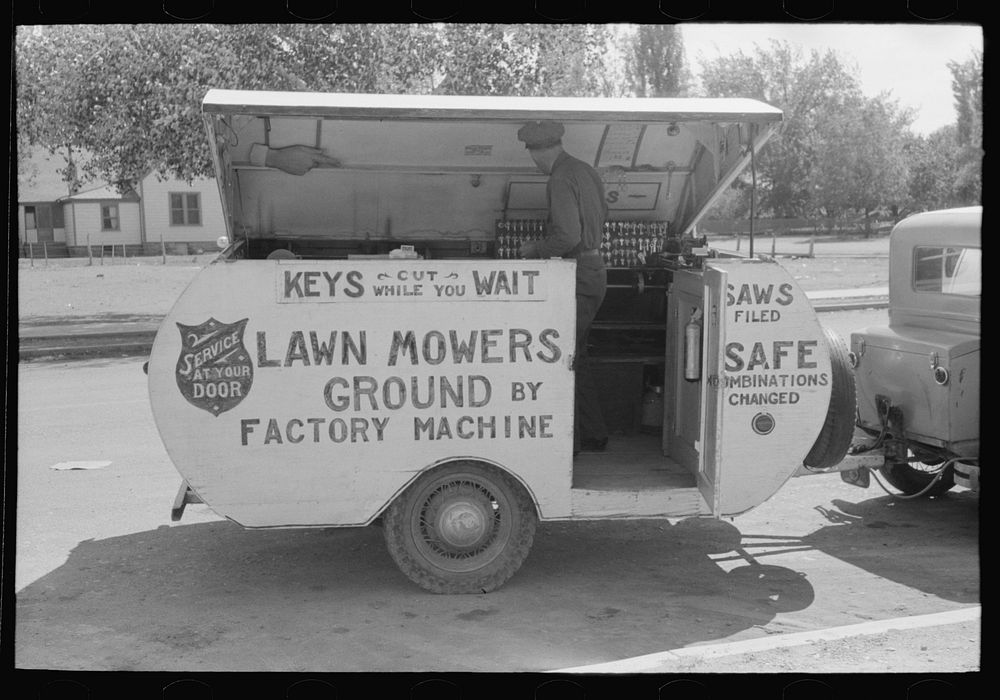 Trailer of itinerant key maker and lawn mower sharpener, Saint Johns, Arizona by Russell Lee
