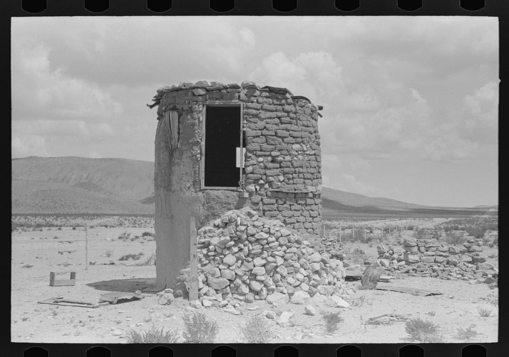 Abandoned edifice on U.S. 85 near Hatch, New Mexico by Russell Lee