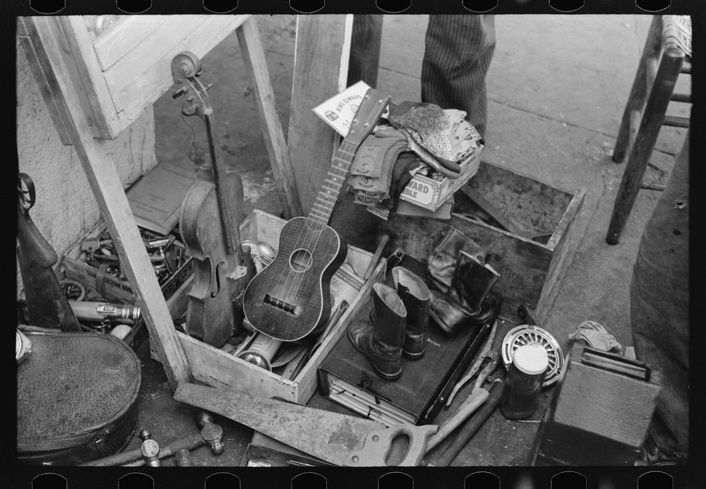 Second hand goods displayed for sale, market square, Waco, Texas by Russell Lee