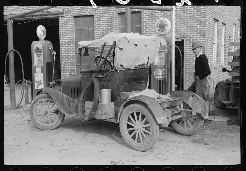 [Untitled photo, possibly related to: Farmer's car, Brownwood, Texas] by Russell Lee