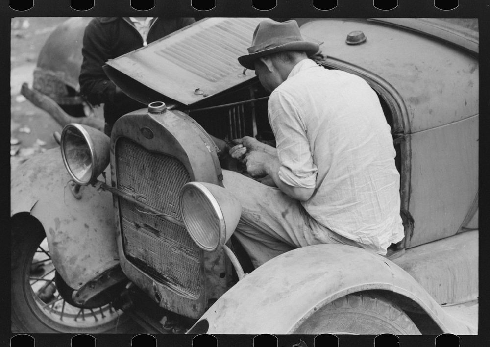 [Untitled photo, possibly related to: Repairing an automobile motor, market square, Waco, Texas] by Russell Lee