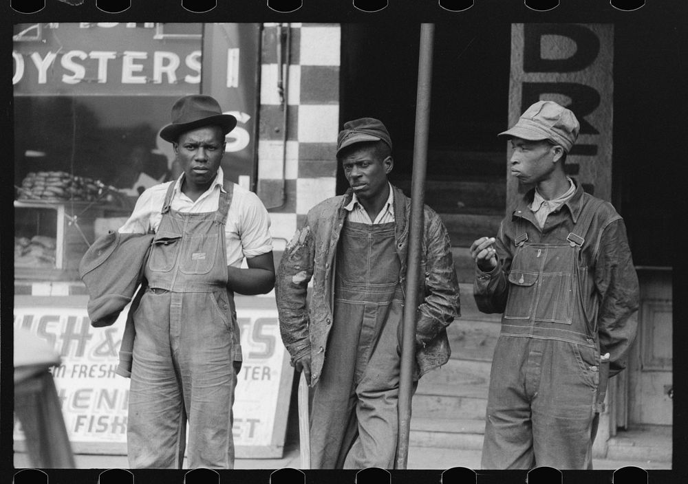 Boys market square, Waco, Texas Free Photo - rawpixel