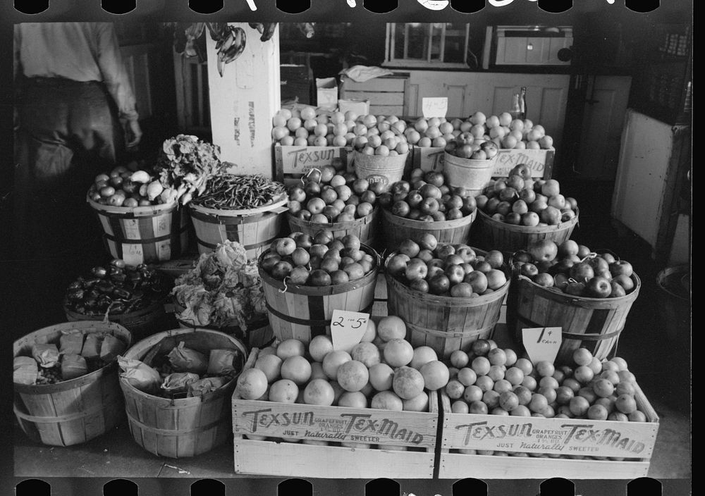 [Untitled photo, possibly related to: Fruit and vegetables, market square, Waco, Texas] by Russell Lee