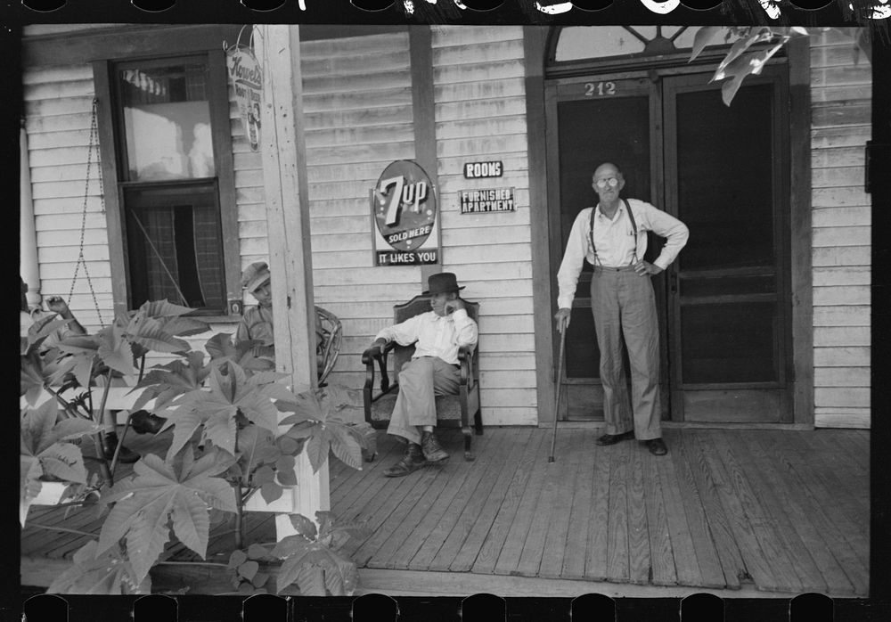 Rooming house, Muskogee, Oklahoma by Russell Lee