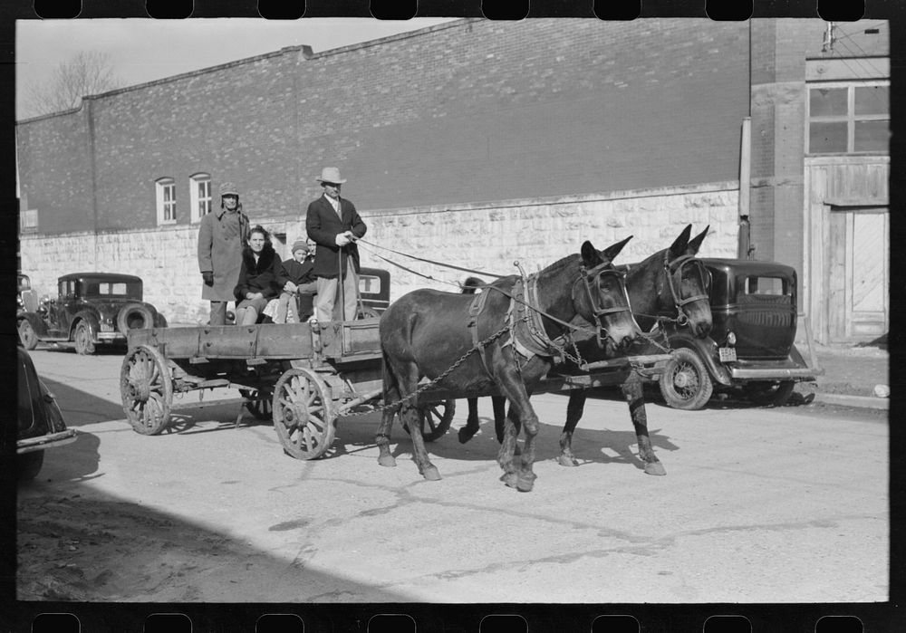 [Untitled photo, possibly related to: Farmer leaving town for his home, Eufaula, Oklahoma] by Russell Lee