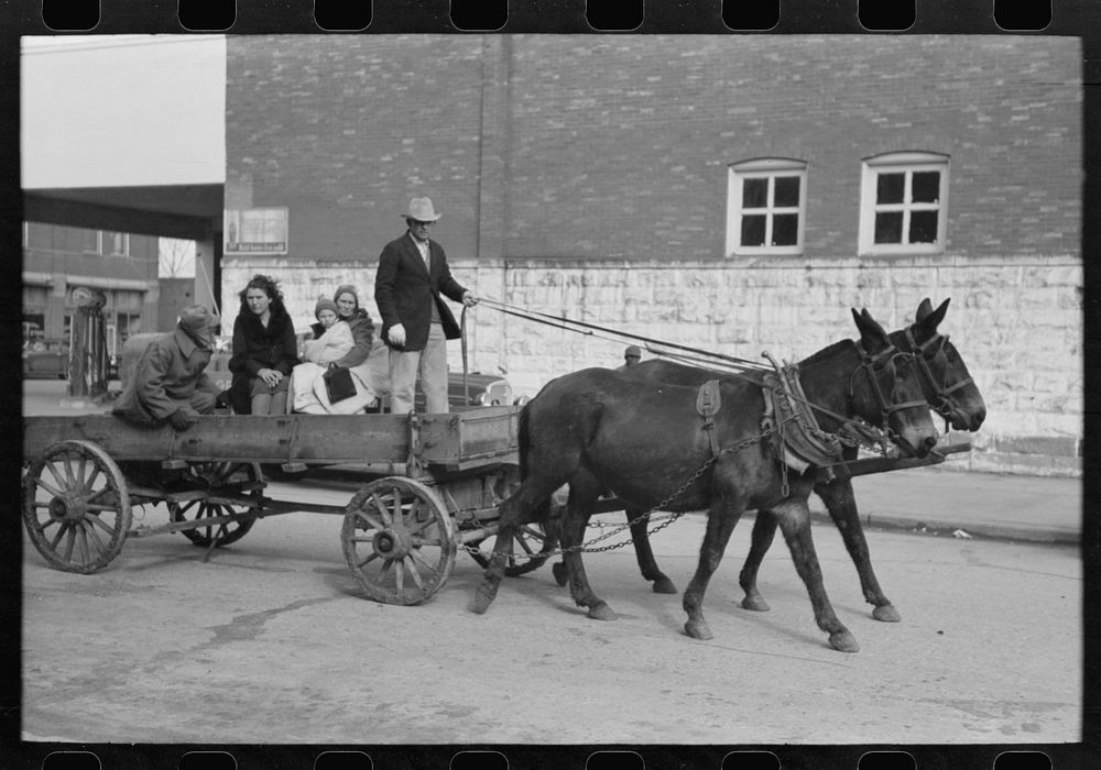 [Untitled photo, possibly related to: Farmer leaving town for his home, Eufaula, Oklahoma] by Russell Lee