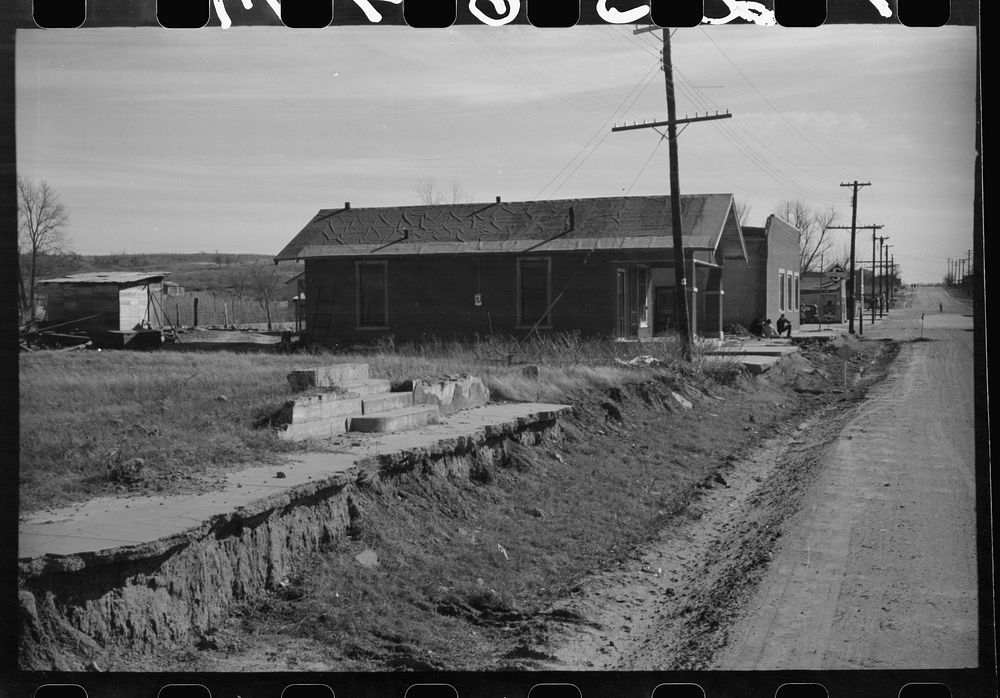 [Untitled photo, possibly related to: Street scene in oil bust town, Slick, Oklahoma] by Russell Lee