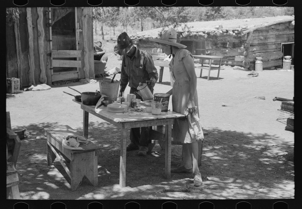 Doris and Faro Caudill fixing dinner, Pie Town, New Mexico by Russell Lee