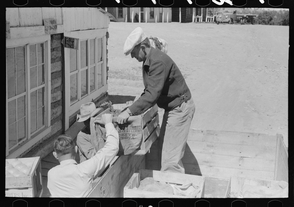 [Untitled photo, possibly related to: Mr. Keele taking crate of grapefruit from truck. General store, Pie Town, New Mexico]…