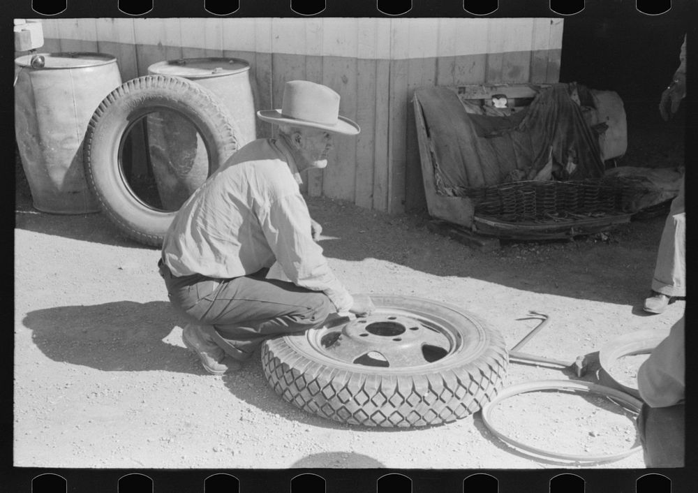 [Untitled photo, possibly related to: Changing tire at the garage. Pie Town, New Mexico] by Russell Lee