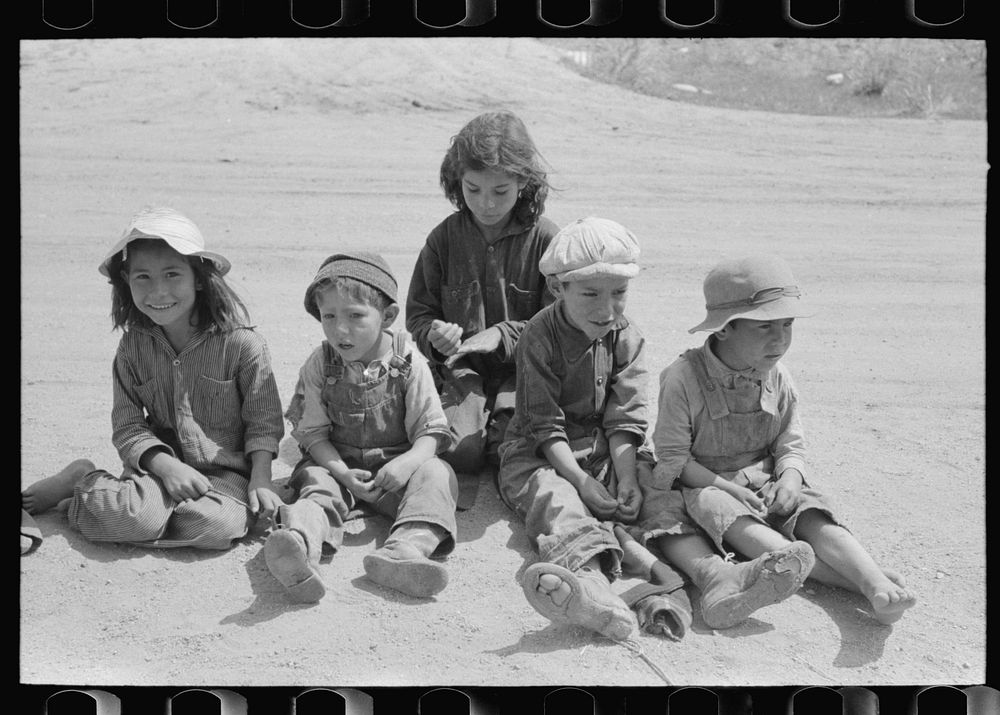 Spanish-American children, Penasco, New Mexico by Russell Lee